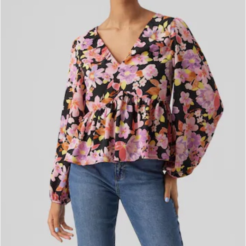 NWT Vero Moda Lucia Long Sleeve Floral Blouse with tie back size M